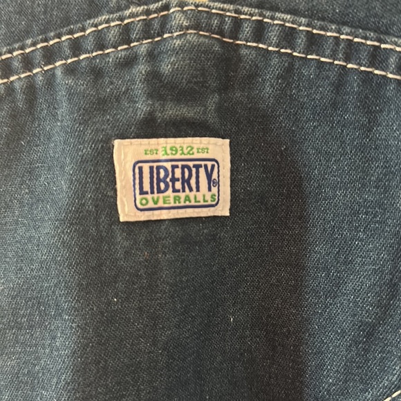 A classic! Pockets everywhere! Loop & adjustable straps. No damage/pets/smoke. - Picture 6 of 11